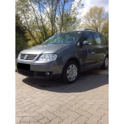 VOLKSWAGEN Touran - 2006