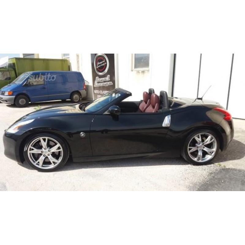 Nissan z370 roadtser 3.7 v6 full optional - 2011