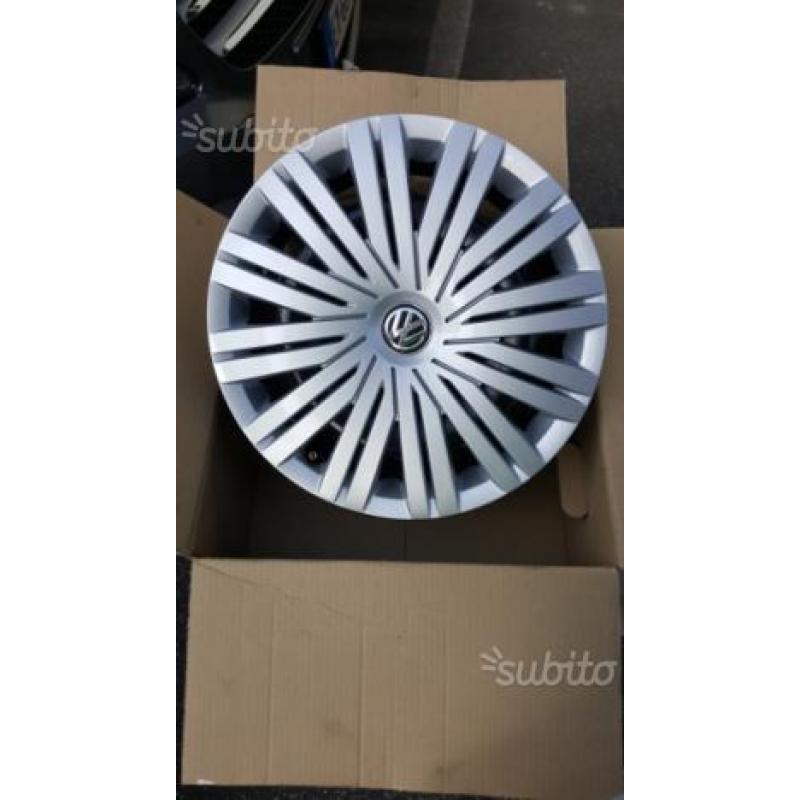 4 cerchi in acciaio da 15" con borchia vw