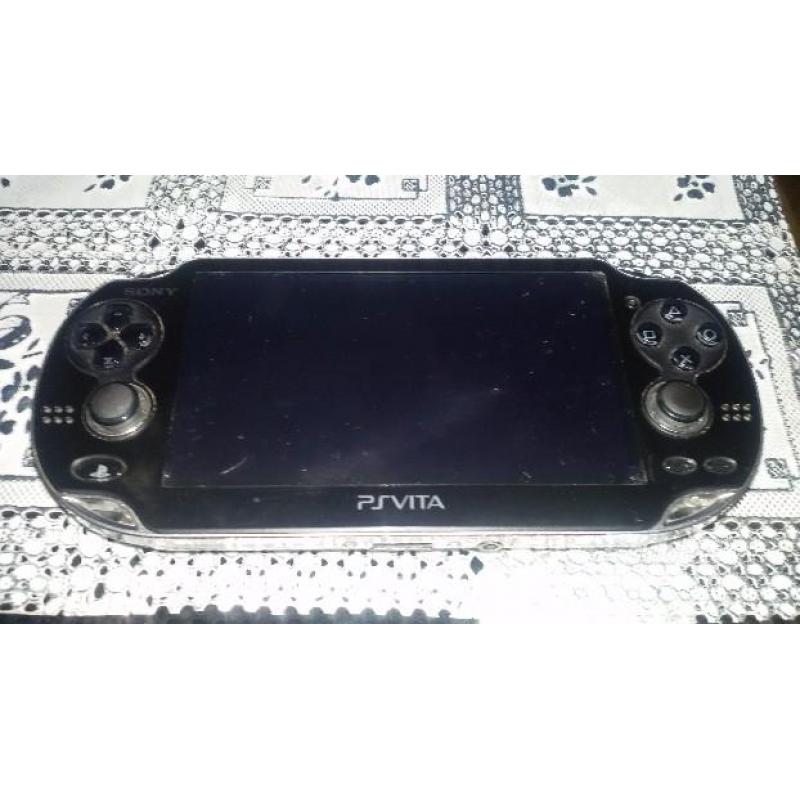 PS vita wi-fi + scheda 8GB + 3 giochi + custodia