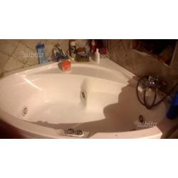 Vasca idromassaggio jacuzzi