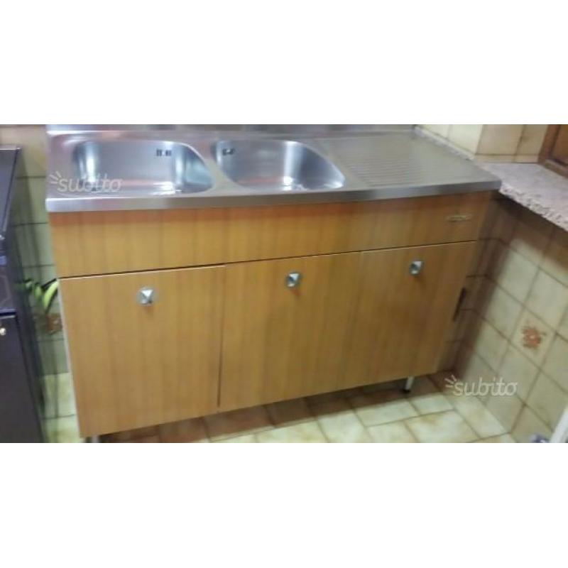 Pensili e lavabo cucina