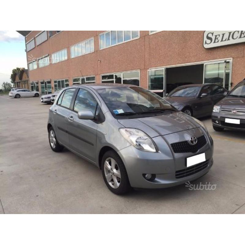 Toyota Yaris 1.0 5 porte Sol Ideale Per Neopatenta