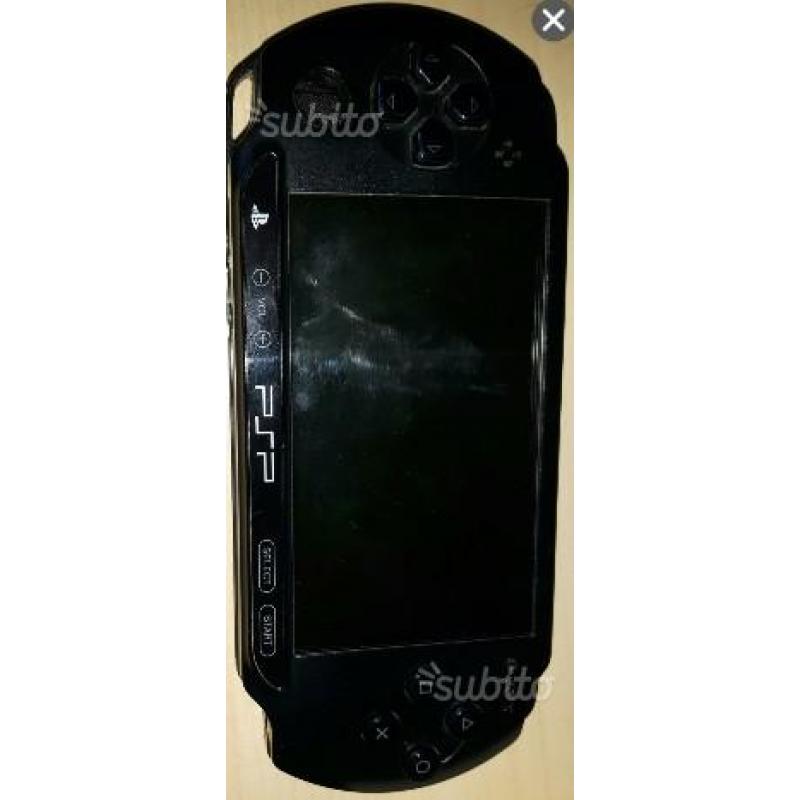 Psp street in PERFETTE condizioni + Memory card 8g