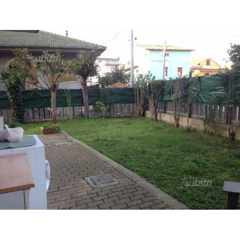 Trilocale con giardino indipendente e garage