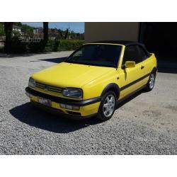 Volkswagen Golf Cabriolet 1.6 cat Colour Concept