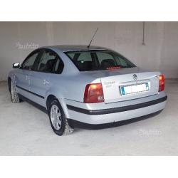 VOLKSWAGEN Passat 1.9 tdi 110 cv higline