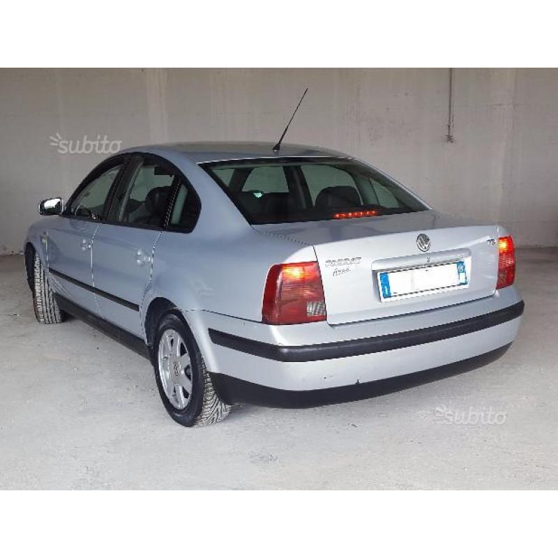 VOLKSWAGEN Passat 1.9 tdi 110 cv higline