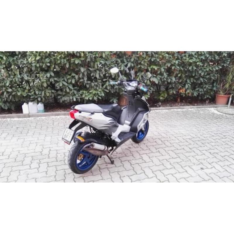 Aprilia sr r