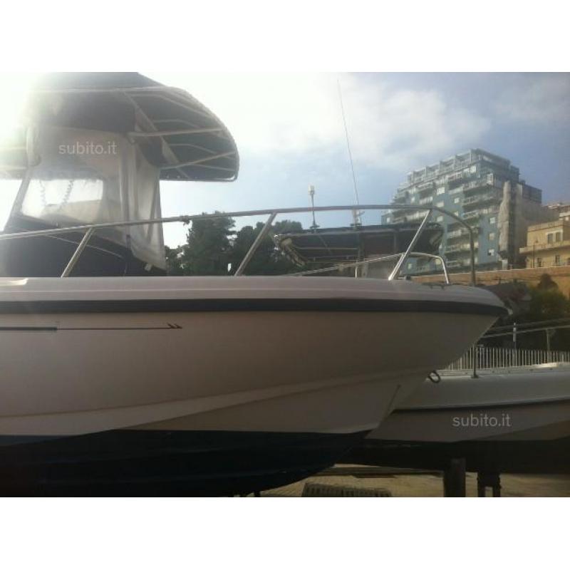 Boston Whaler Outrage 23