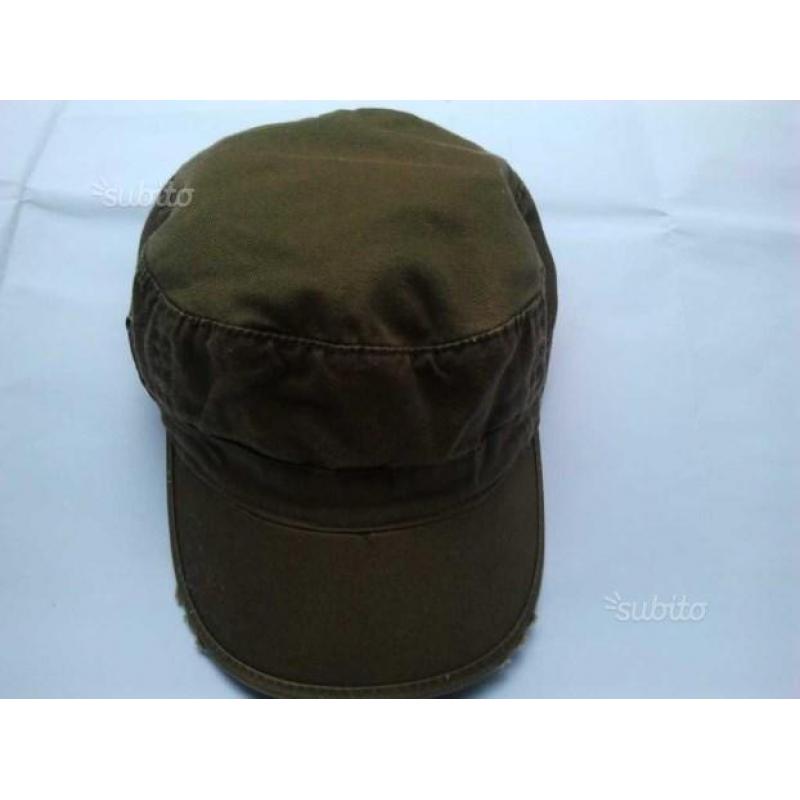 Cappellino verde tipo vasco come nuovo+ omaggio