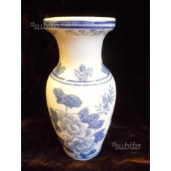 Piccolo vaso h. cm 16 porcellana bianca e blu