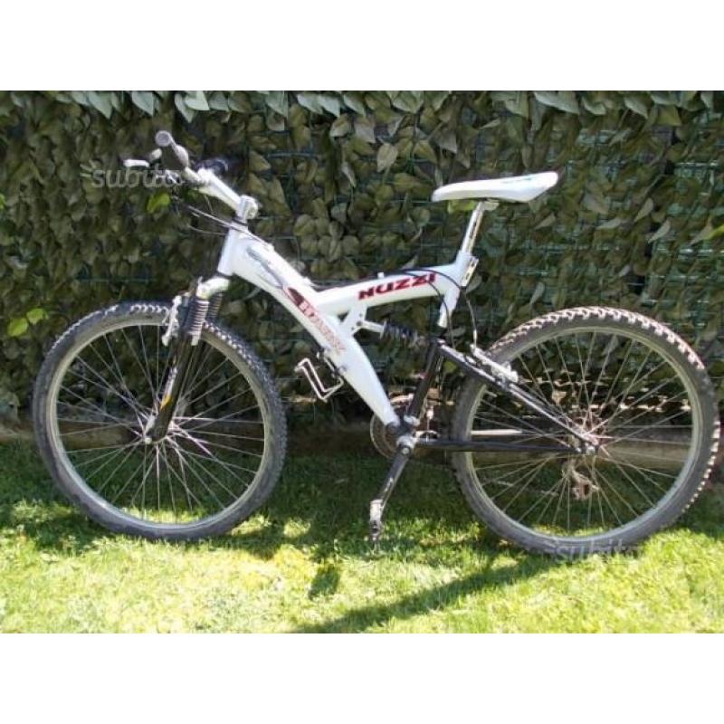 Mountain Bike Nuzzi Shark biammortizzata gomme 26