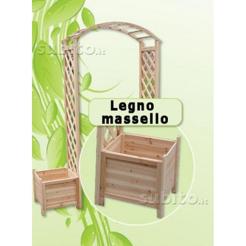 Pergola ad arco grigliato in legno massello con fi