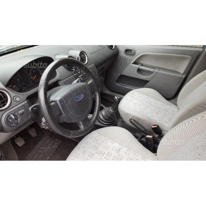 FORD FIESTA incluso passaggio+garanzia