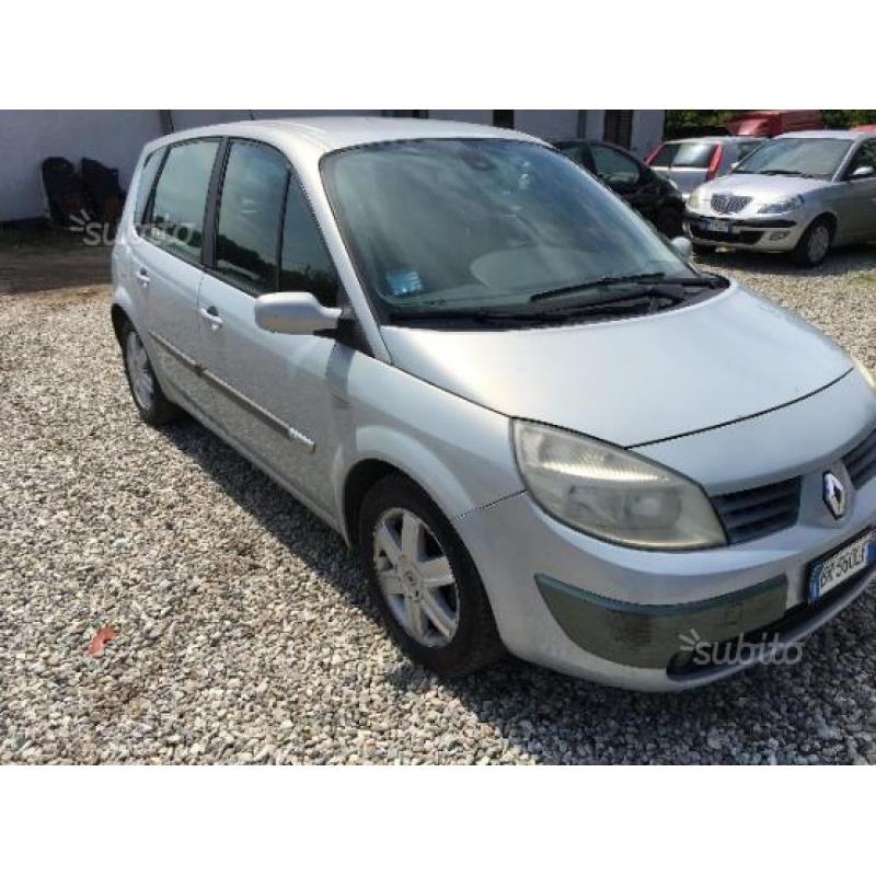 RENAULT Scénic 1.9 DCI LUXE DYNAMIQUE - 2004