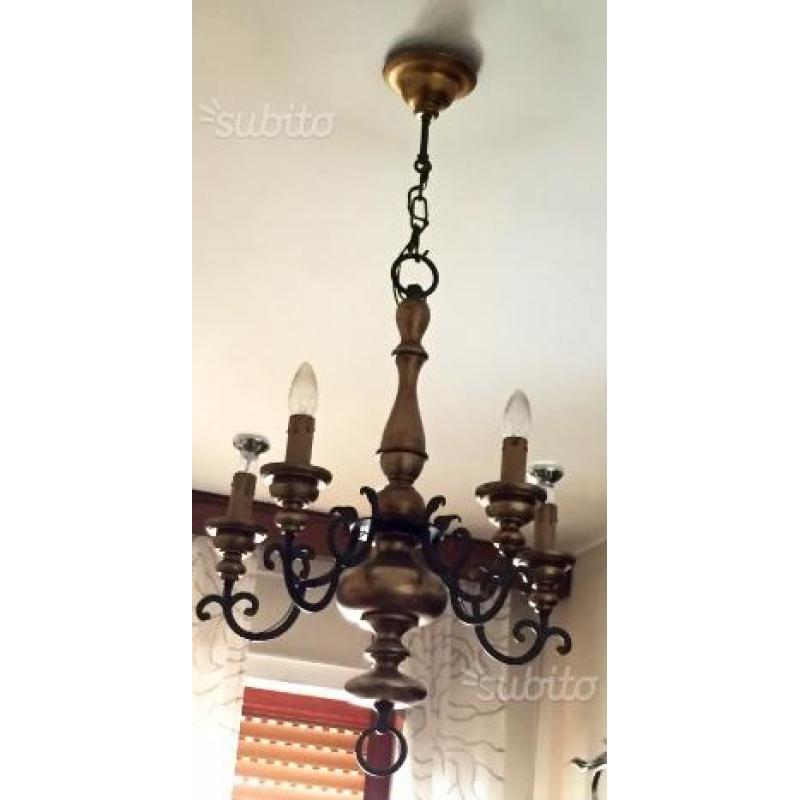 Lampadario ferro battuto e legno dorato