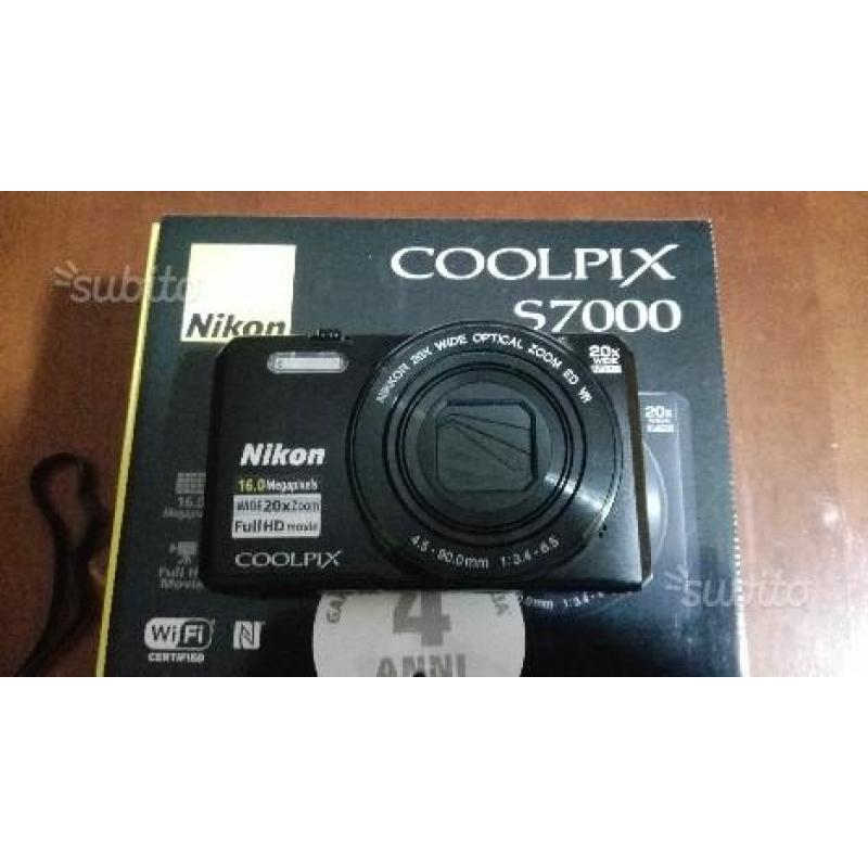 Compatta Nikon S7000