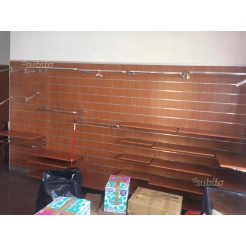 Arredo completo per negozio abbigliamento