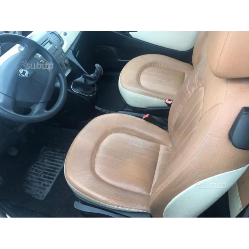 LANCIA Ypsilon 12 benz auto pari al nuovo - 2004