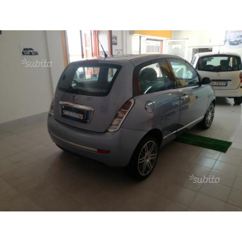 Lancia ypsilon multijet provenienza nord